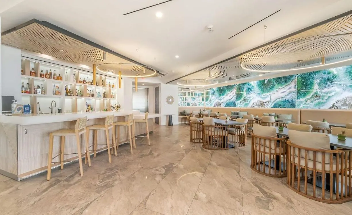 Hotel Rum Point Club Residences Driftwood Village